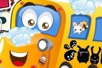 Lavaggio dello scuolabus Lavaggio dello scuolabus